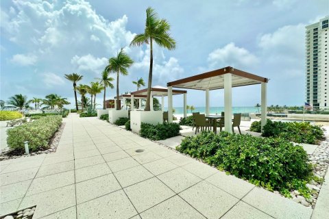 Condominio en venta en Sunny Isles Beach, Florida, 3 dormitorios, 266.07 m2 № 1638622 - foto 28