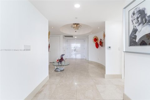 Condo in Sunny Isles Beach, Florida, 3 bedrooms  № 1638622 - photo 11