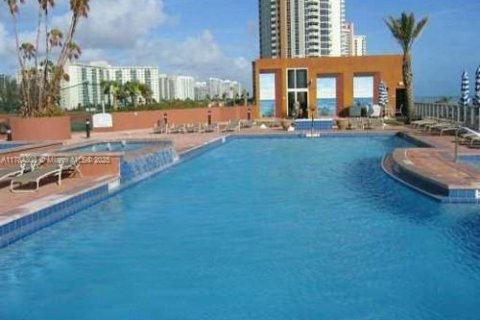 Condo in Sunny Isles Beach, Florida, 3 bedrooms  № 1638622 - photo 24