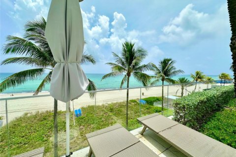 Condominio en venta en Sunny Isles Beach, Florida, 3 dormitorios, 266.07 m2 № 1638622 - foto 30