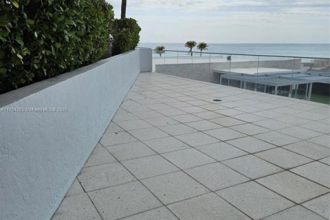 Condo in Sunny Isles Beach, Florida, 3 bedrooms  № 1638622 - photo 22