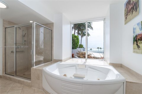 Condo in Sunny Isles Beach, Florida, 3 bedrooms  № 1638622 - photo 18