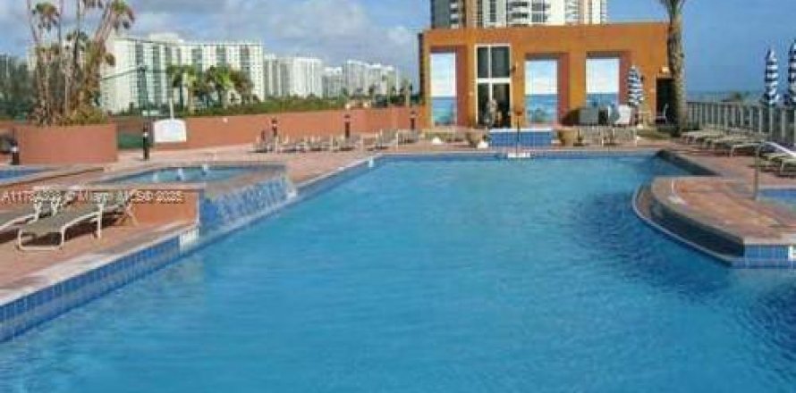 Condo in Sunny Isles Beach, Florida, 3 bedrooms  № 1638622