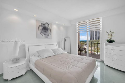 Copropriété à vendre à Sunny Isles Beach, Floride: 3 chambres, 134.43 m2 № 2068192 - photo 25
