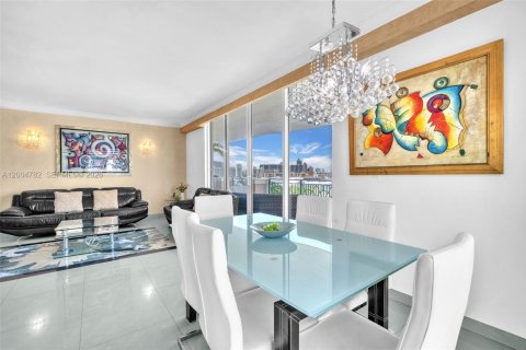Copropriété à vendre à Sunny Isles Beach, Floride: 3 chambres, 134.43 m2 № 2068192 - photo 5