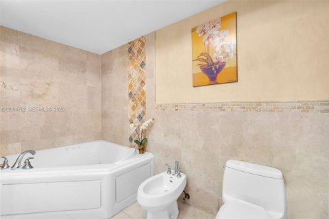 Copropriété à vendre à Sunny Isles Beach, Floride: 3 chambres, 134.43 m2 № 2068192 - photo 21