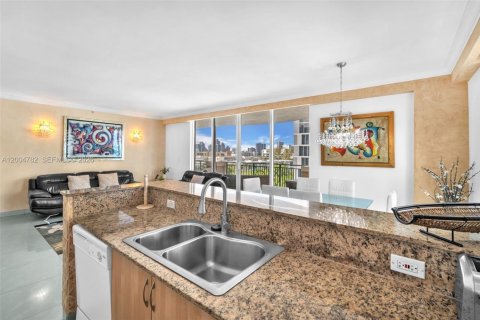 Copropriété à vendre à Sunny Isles Beach, Floride: 3 chambres, 134.43 m2 № 2068192 - photo 10