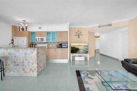Copropriété à vendre à Sunny Isles Beach, Floride: 3 chambres, 134.43 m2 № 2068192 - photo 7