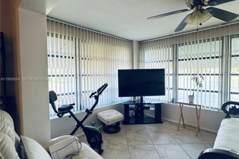 House in Delray Beach, Florida 2 bedrooms, 105.63 sq.m. № 2031799 - photo 5