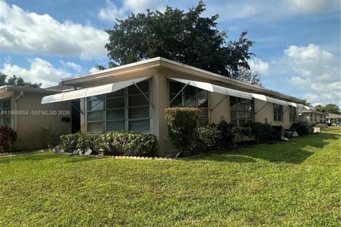 House in Delray Beach, Florida 2 bedrooms, 105.63 sq.m. № 2031799