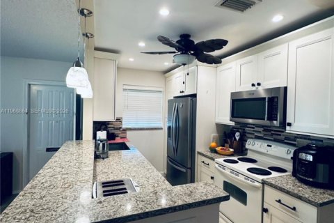 House in Delray Beach, Florida 2 bedrooms, 105.63 sq.m. № 2031799 - photo 4