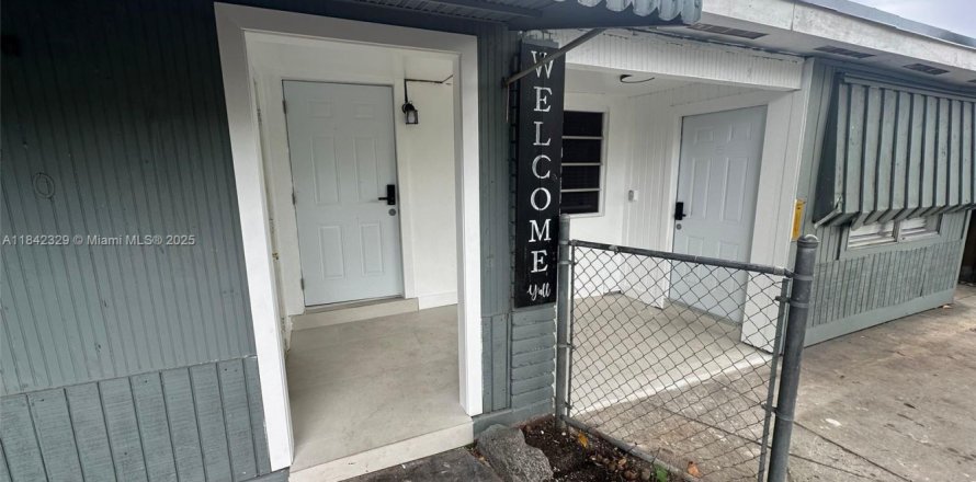 Immobilier commercial à Hollywood, Floride 1 chambre, 193.98 m2 № 1834118