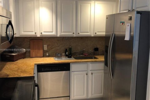 Condo in Miami Beach, Florida, 2 bedrooms  № 1878473 - photo 13