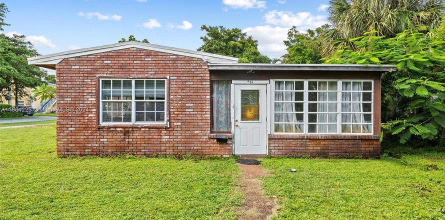 House in Fort Lauderdale, Florida 2 bedrooms, 92.16 sq.m. № 1984787