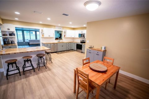 Casa en venta en Sorrento, Florida, 3 dormitorios, 214.42 m2 № 2259435 - foto 3