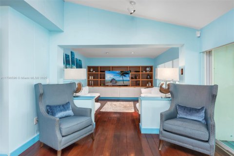 House in Miami, Florida 5 bedrooms, 539.3 sq.m. № 1875218 - photo 7