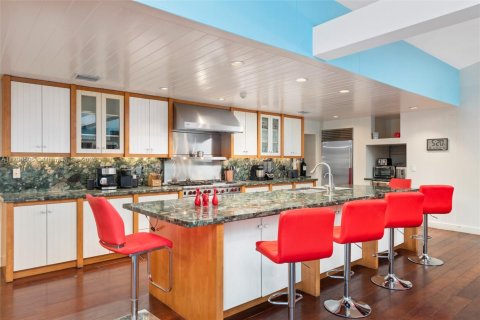 House in Miami, Florida 5 bedrooms, 539.3 sq.m. № 1875218 - photo 19