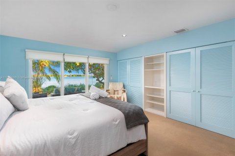 House in Miami, Florida 5 bedrooms, 539.3 sq.m. № 1875218 - photo 6