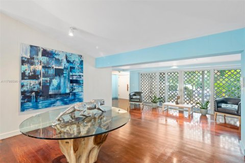 House in Miami, Florida 5 bedrooms, 539.3 sq.m. № 1875218 - photo 16