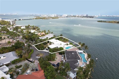 House in Miami, Florida 5 bedrooms, 539.3 sq.m. № 1875218 - photo 30