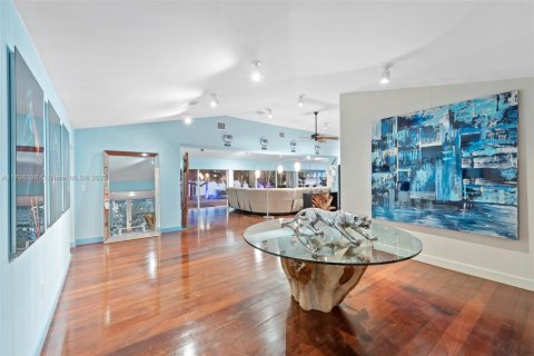 House in Miami, Florida 5 bedrooms, 539.3 sq.m. № 1875218 - photo 24