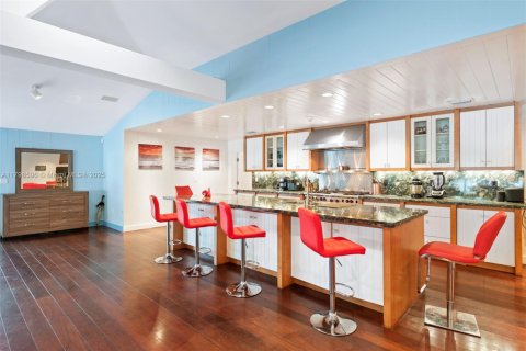 House in Miami, Florida 5 bedrooms, 539.3 sq.m. № 1875218 - photo 17