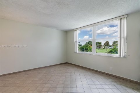 Condominio en venta en Margate, Florida, 2 dormitorios, 92.9 m2 № 2072564 - foto 11