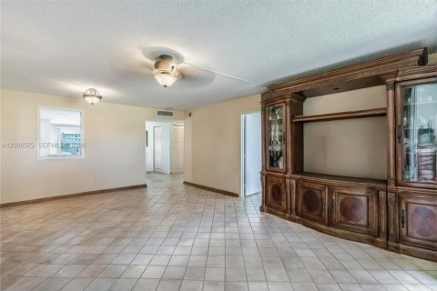 Condominio en venta en Margate, Florida, 2 dormitorios, 92.9 m2 № 2072564 - foto 2
