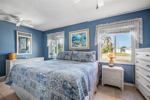 House in Englewood, Florida 3 bedrooms, 130.43 sq.m. № 2092211 - photo 23