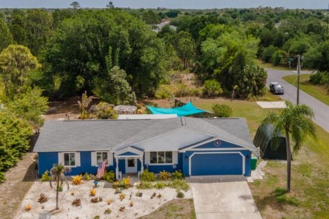 House in Englewood, Florida 3 bedrooms, 130.43 sq.m. № 2092211