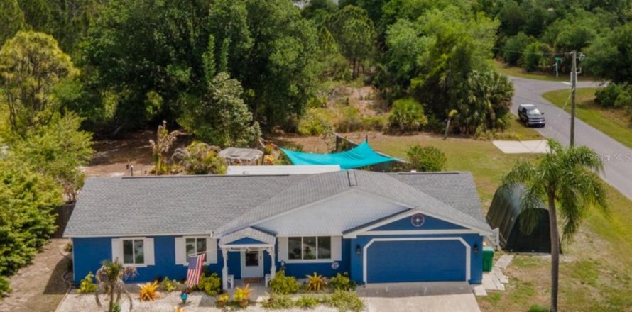 House in Englewood, Florida 3 bedrooms, 130.43 sq.m. № 2092211