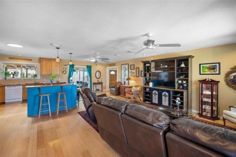 House in Englewood, Florida 3 bedrooms, 130.43 sq.m. № 2092211 - photo 6