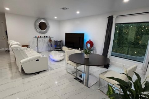 Купить виллу или дом в Майами, Флорида 3 спальни, 211.35м2, № 2086605 - фото 10