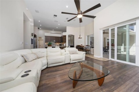 House in Orlando, Florida 4 bedrooms, 264.4 sq.m. № 1654821 - photo 15