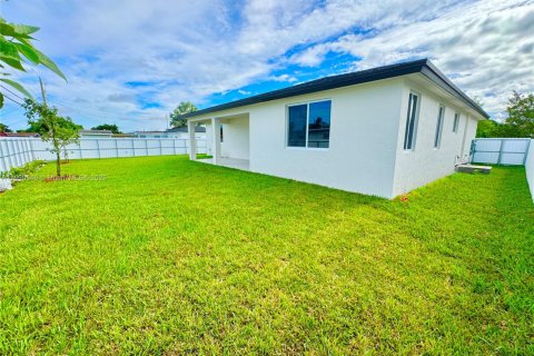 House in Miami, Florida 3 bedrooms, 218.97 sq.m. № 1943354 - photo 29