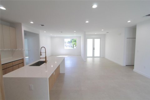 House in Miami, Florida 3 bedrooms, 218.97 sq.m. № 1943354 - photo 11