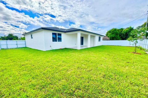 House in Miami, Florida 3 bedrooms, 218.97 sq.m. № 1943354 - photo 27