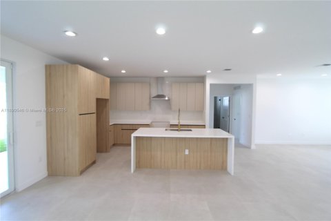 House in Miami, Florida 3 bedrooms, 218.97 sq.m. № 1943354 - photo 13