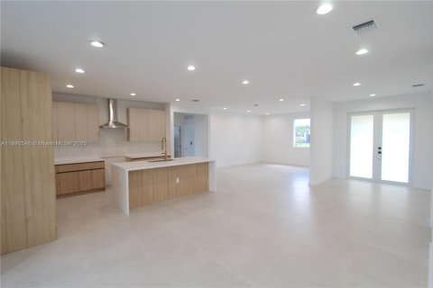 House in Miami, Florida 3 bedrooms, 218.97 sq.m. № 1943354 - photo 5
