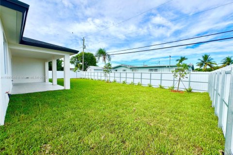House in Miami, Florida 3 bedrooms, 218.97 sq.m. № 1943354 - photo 28
