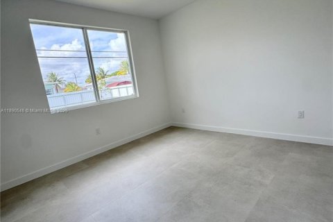 House in Miami, Florida 3 bedrooms, 218.97 sq.m. № 1943354 - photo 23