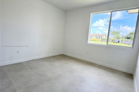 House in Miami, Florida 3 bedrooms, 218.97 sq.m. № 1943354 - photo 25