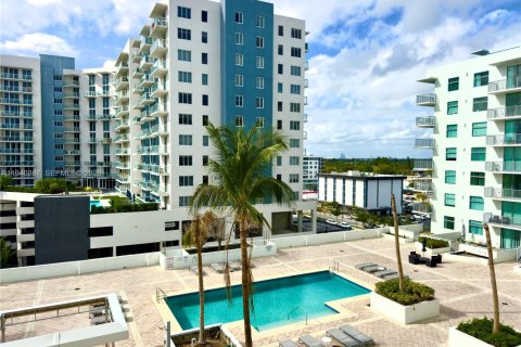 Кондоминиум с 2 спальнями в Холливуд, Флорида № 1998123