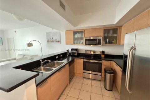 Condo in Hollywood, Florida, 2 bedrooms  № 1998123 - photo 2
