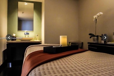 Condo in Miami, Florida, 1 bedroom  № 1989696 - photo 18
