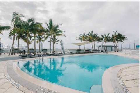 Condo in Miami, Florida, 1 bedroom  № 1989696 - photo 13