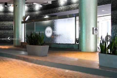 Condo in Miami, Florida, 1 bedroom  № 1989696 - photo 2