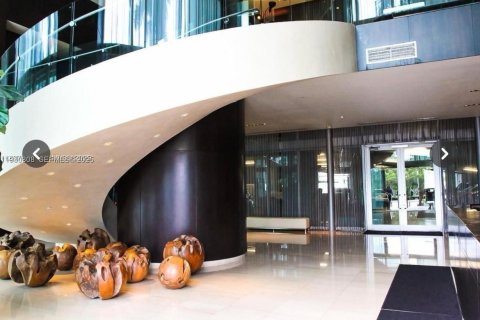 Condo in Miami, Florida, 1 bedroom  № 1989696 - photo 3