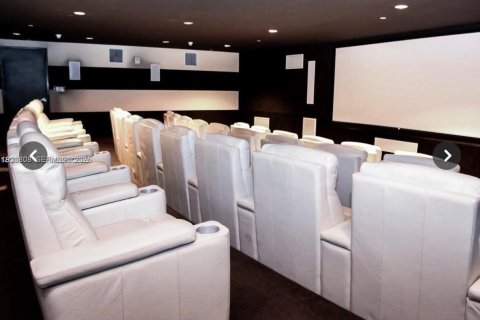 Condo in Miami, Florida, 1 bedroom  № 1989696 - photo 5