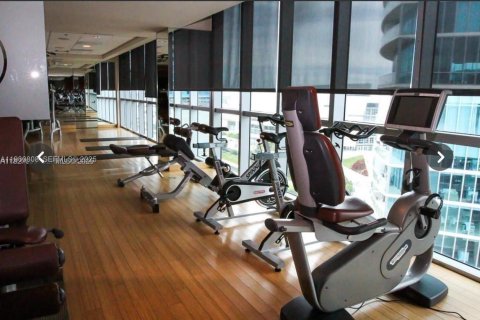 Condo in Miami, Florida, 1 bedroom  № 1989696 - photo 7